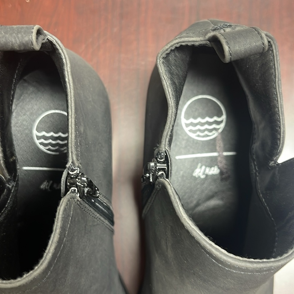 NWT Del Mar Shoes, Color Metal/Charcoal - Picture 3 of 8